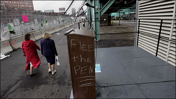 A scrawled message reﬂects frustration with the ‘‘free speech zone.’’
