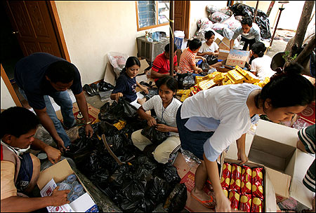 At the Kartika Hotel in Banda Aceh, volunteers packed bags of food to be taken to the needy. The hotel has taken in Christian aid workers from elsewhere in Indonesia and overseas, who ﬂocked to the provincial capital of this devastated region seeking to help the tsunami victims.