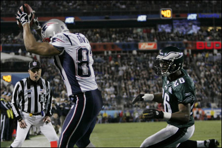 Patriots David Givens is careful to keep his feet in-bounds for his second quarter touch down to tie the score 7-7 Sunday in Super Bowl XXXIX at Alltel Stadium in Jacksonville. Philadelphia Eagles defender Lito Sheppard (26) is seen at right.