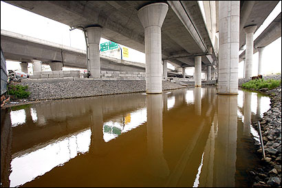 Miller’s River once set a boundary between Cambridge and Charlestown, but sections of the river were filled in for urban expansion. Today, the meager remains run beneath ramps for Interstate 93.