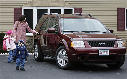 Melissa Gaultier and her children prepared to depart in their Ford Freestyle crossover vehicle.