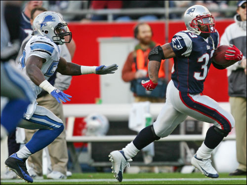Patriots Kevin Faulk breaks down the sidelines during a 20-yard reception with Detroit Lions quarterback Ernie Sims in pursuit during the second quarter.
