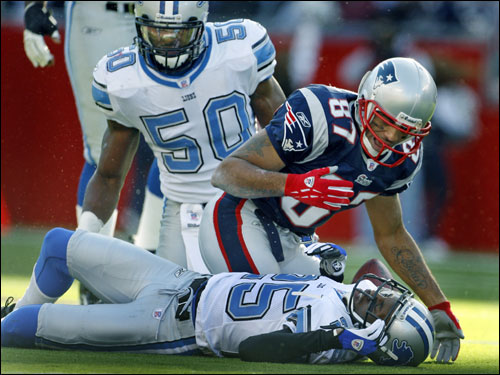 Patriots wide reciever Reche Caldwell (87) appeared to sense that Lions cornerback Fernando Bryant (25) was badly hurt after a Caldwell reception.