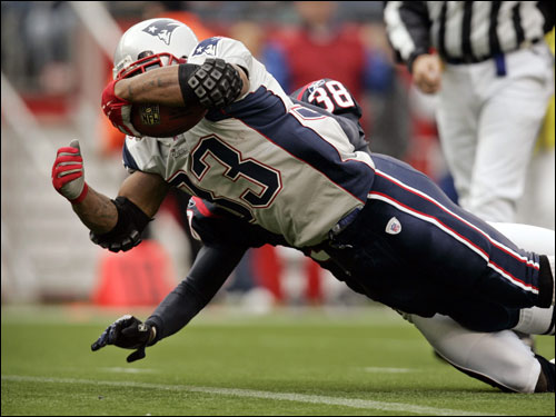 Kevin Faulk stretched for a touchdown after an 11-yard rush in the first quarter.