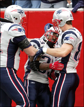 Faulk celebrated with David Thomas (right) and Stephen Neal (left).