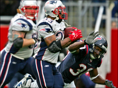 Kevin Faulk ran the ball in for a touchdown after a 43-yard screen pass from Tom Brady. It was his second score of the game.