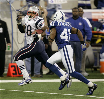 Corey Dillon (left) gained 35 yards on the run before being stopped by Colts safety Antoine Bethea (41).