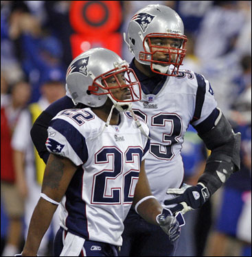 Asante Samuel (22) and Richard Seymour (93) look distraught after the Colts' late-game score.