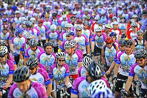 Among the riders, 1,624 were participating for the first time.