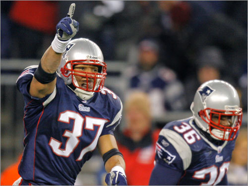 Patriots safeties Rodney Harrison (37) and James Sanders (36) celebrated after a second-half goal line stand.