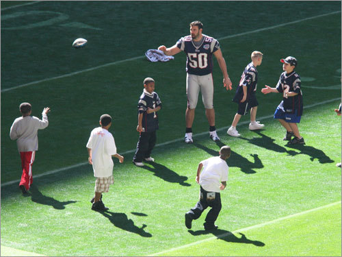 Mike Vrabel played with the children of several players.