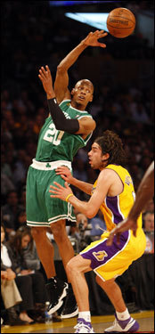 Ray Allen (20) lobbed a pass over the head of Sasha Vujacic (right).