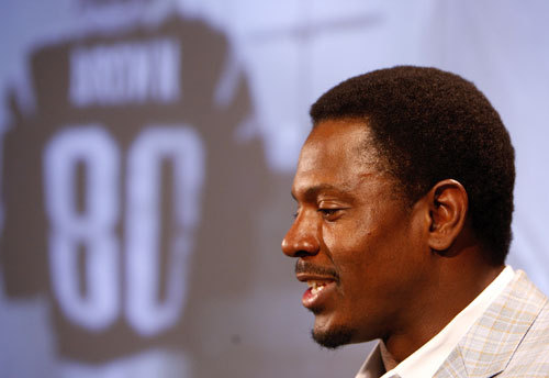 For 15 seasons, Troy Brown left the Patriots in good hands. On Monday, Brown was the 18th player selected into the Patriots Hall of Fame. Brown, who retired in 2008, is the franchise's all-time leading receiver (557 receptions) with the second-most receiving yards (6,366). Let's take a look back at the distinguished career of a versatile and valuable Patriots great.