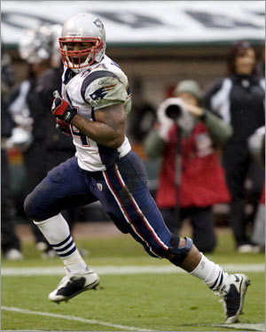 Patriots running back Sammy Morris runs for a touchdown in the first half.