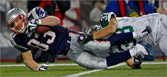 Patriots wide receiver Wes Welker hauled in a pass and was taken down by Jets safety Eric Smith at the Jets' 3-yard line in the second quarter. The play set up the Patriots' third touchdown.