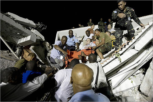 UN peacekeepers from the Philippines rescued earthquake victims at the collapsed UN headquarters.