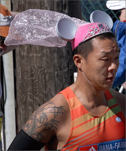 A runner with mouse ears and a veil at the start of the marathon.