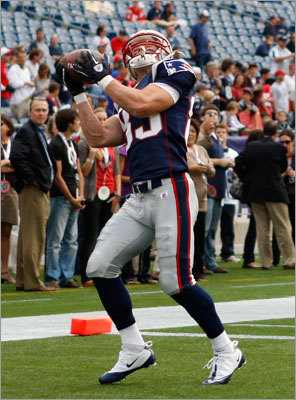 Patriots receiver Wes Welker made a catch during warmups.