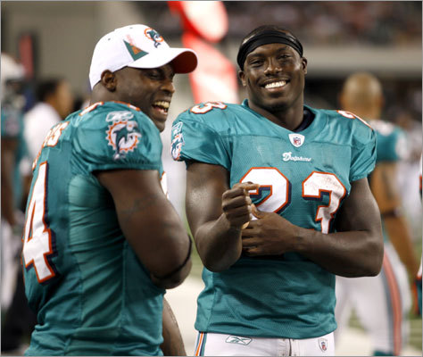 2. Brown and Williams can grind it out There's not much to say about the Dolphins' two-headed running attack that Patriots fans aren't already aware of -- it feels like this duo have been in the Miami backfield since Bob Greise was taking the snaps. The Dolphins' ground game hasn't been spectacular so far -- it ranks 16th in the league with 112 yards per game -- but Brown (199 yards, 5.4 per carry, and a master of the wildcat offense) has come back strong from a knee injury that limited him to nine games last year. The veteran Williams (at left in photo) has run for 120 yards at 3.4 per pop, and the Patriots had a relatively easy time containing him last year, holding him to 108 yards in two games.