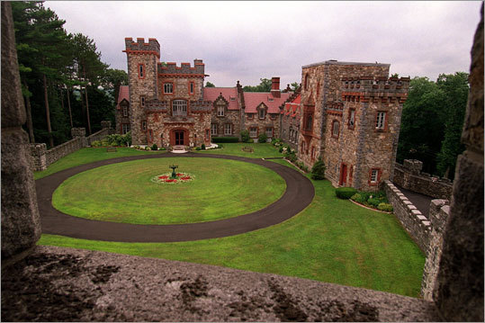 Although we parted ways with the monarchy long ago, the buzz around this month's royal wedding in London is nearly impossible to ignore. But don't think that you have to buy that plane ticket or run off to Westminster Abbey to get a taste of royalty. As a matter of fact, New England is home to a number of elegant castles that just may be able to tame your yearning for a life of nobility.