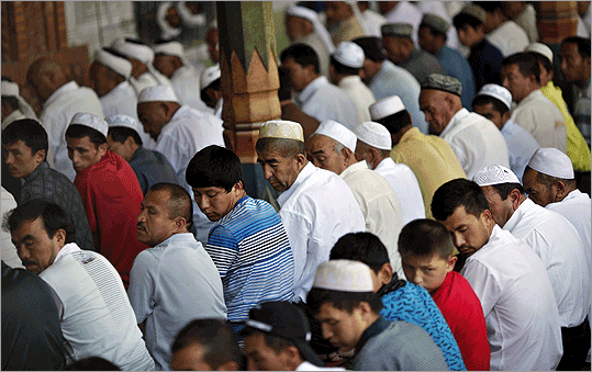 People's Republic of China Ethnic Uyghur men prayed at a mosque during Ramadan in Kashgar city, in Xinjiang province on Thursday. Xinjiang region is an autonomous region of the People's Republic of China where many Muslim Uyghur resent the presence of Han Chinese people. The biggest threat to China's grip on its ethnically divided far western frontier comes from homegrown anger exploding in violence.