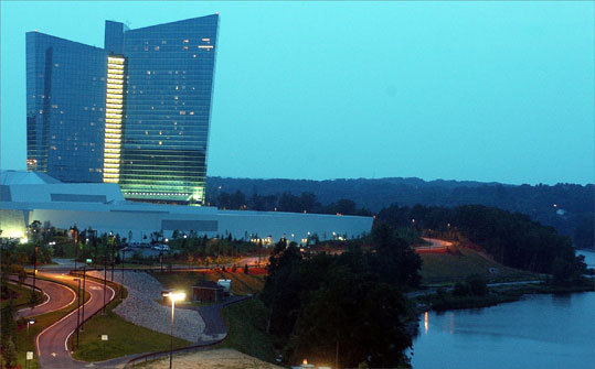 Mohegan Sun Tribal Gaming In Palmer, Mohegan Sun wants to builduild a casino with 3,000 slot machines, a 600-room hotel, and retail stores. Left: Mohegan Sun Hotel and Casino in Uncasville, Conn.