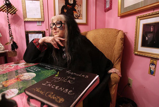 Laurie Cabot Salems Official Witch Closes Up Shop After Years The Boston Globe