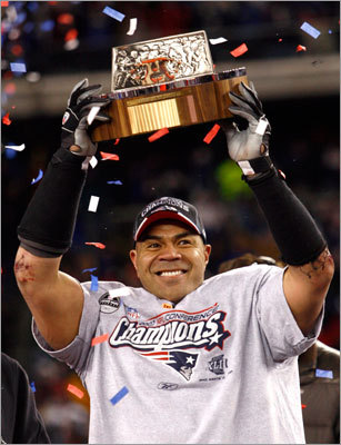 Seau held the Lamar Hunt Trophy after the Patriots won the 2008 AFC Championship and advanced to the Super Bowl.