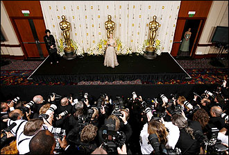 Join us for a look backstage at the 2006 Academy Awards. Here, Reese Witherspoon smiles for photographers.