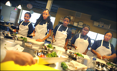 Cooking classes feed kids' minds as well as their bodies - The Boston Globe