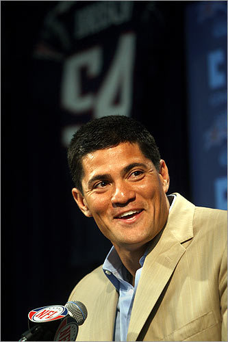 TEDY BRUSCHI His comeback from a 2005 stroke solidified Bruschi’s reputation as one of the toughest Patriots ever. Retiring after the 2008 season, the linebacker-turned- broadcaster founded Tedy’s Team, a foundation dedicated to stroke research, while partnering with the American Heart Association to promote stroke awareness.