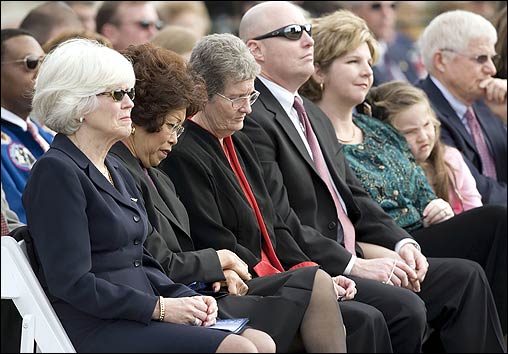 Ellison Onizuka, Lani McCool, widow of Columbia's Willie McCool ...