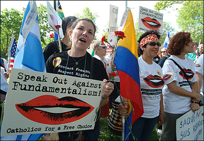 Abortion-rights protesters outside the Vatican Embassy in Washington, D.C., in April 2004. (© Marilyn Humphrie)