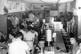 Customers fill an early Friendly’s restaurant in this undated photo.
