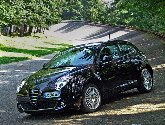 The Alfa Romeo MiTo is a gorgeous fun fuelefficient 22000 import 