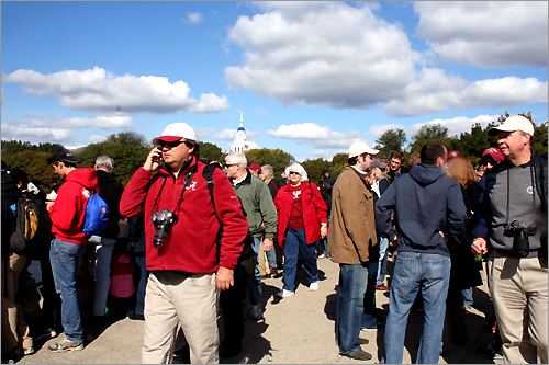 Cameras at the ready, fans packed the bridges along the course. While there are a total of seven bridges along the course, the most popular viewing spots are Weeks Footbridge (pictured left), Anderson Bridge, and Eliot Bridge.