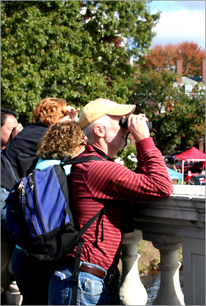 Although the bridges offered clear views of rowers, many spectators came armed with binoculars to help them distinguish one boat from another.