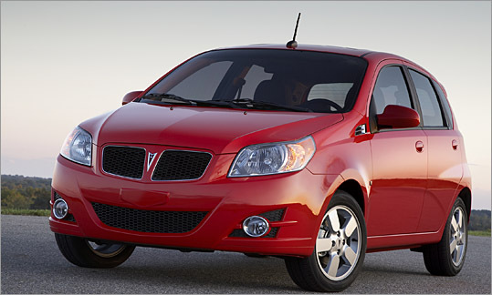 There are better compact choices than the Pontiac G3, a rebadged Chevrolet Aveo produced by GM's Daewoo division.