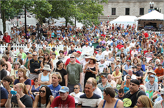 The third and final day of Boston Summer Arts Weekend began with a Baroque Brunch and ended with a rousing set of bluegrass from Grammy Award-winner Alison Krauss. See the scenes from the brunch and from Copley Square by clicking through the gallery. At left, the crowds stand to watch Krauss.