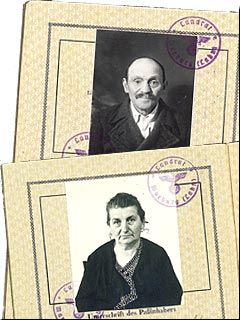 The passports of Salomon Katten and his wife Malchen