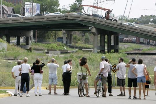 People stopped yesterday to examine the wreckage of the Interstate 35W bridge that collapsed last week in Minneapolis.