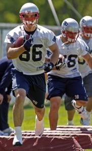 Recovered from a broken foot, Patriots tight end David Thomas was stepping lively at practice.
