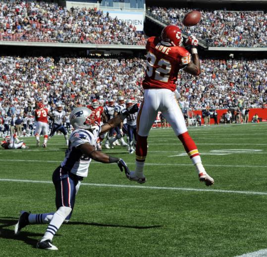 Patriots cornerback Ellis Hobbs can only watch as the potential tying touchdown deflects off the hands of Chiefs receiver Dwayne Bowe.
