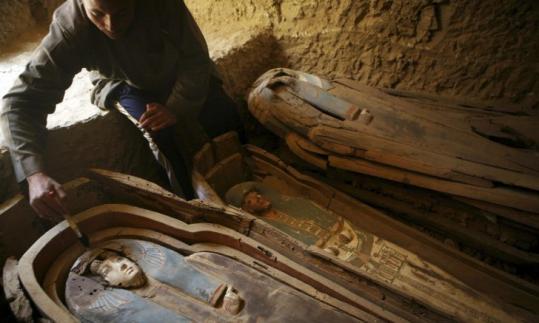 Egyptian archeologists unveil ancient burial ground near Cairo