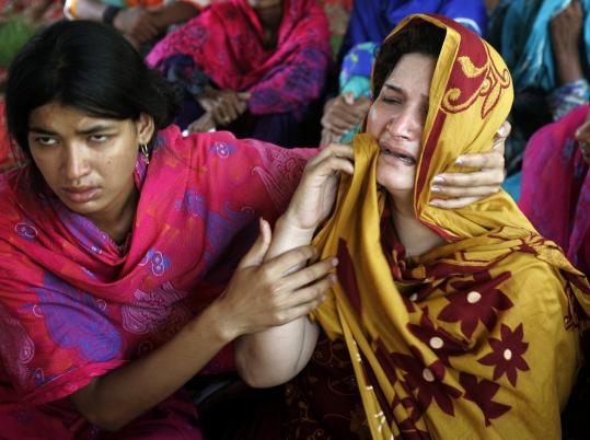Relatives of Pakistani Christians mourned their deaths in Gojra yesterday. The attacks began Thursday following reports that a copy of the Koran had been defiled. Officials said eight people were killed by a mob incited by a radical Islamist group.