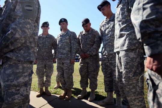 Army soldiers observed a moment of silence yesterday in honor of the victims of the shooting at Fort Hood military base.