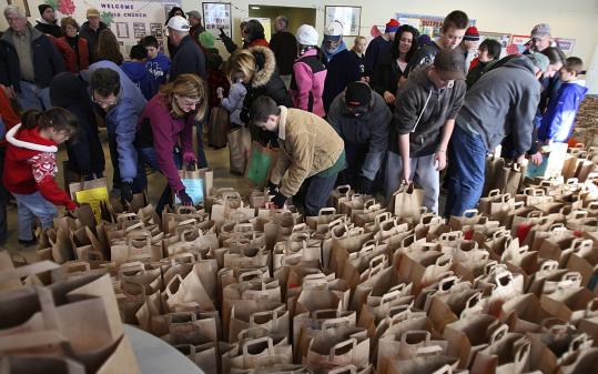 Many Hands Make Light Work Of Natick Food Pantry S Move The