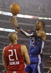 Tim Duncan and Dwight Howard were among the All-Stars on display in front of an expected crowd of 90,000 people.
