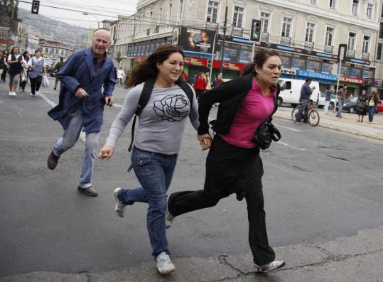 Residents  in Valparaiso, Chile, who waited to watch the inauguration of President  SebastiÃ¡n PiÃ±era yesterday, ran as a strong quake shook the area just  before the ceremony’s start.