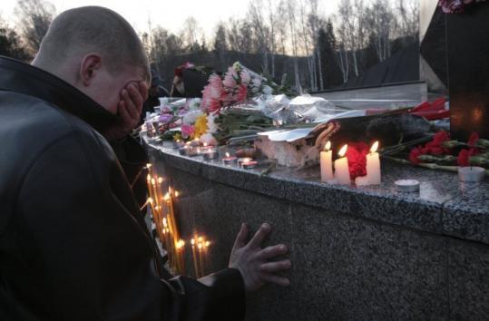 A man visiting a memorial to  the victims of the Raspadskaya mine explosions was overcome by grief.